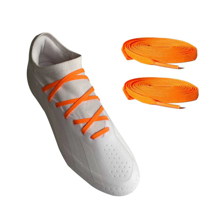 veters-oranje-voetbalschoenen
