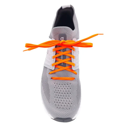 veters-plat-smal-oranje-on-schoenen